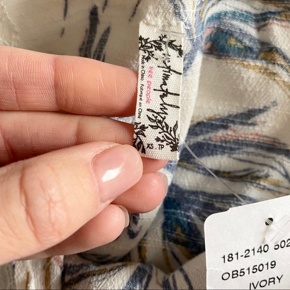 2/$50🍑 NWT FREE PEOPLE Bell Flower Double-V Tunic Top - Picture 6 of 7